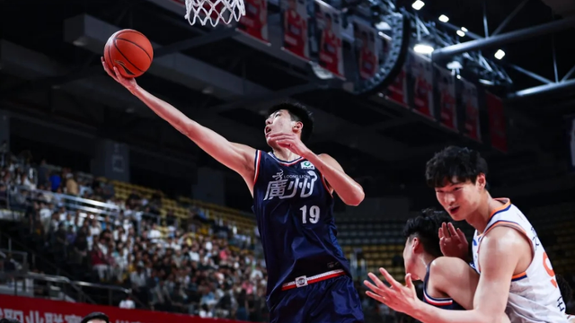 黑白体育-击败广东宏远！广州男篮全力出击，徐昕PK杜锋，央视直播